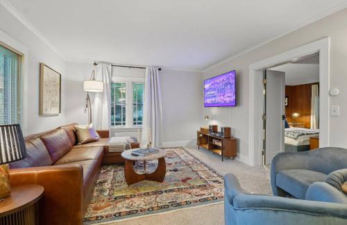 1920s Cottage | Hot Tub | Game Room | Fire Pit - Foto 20