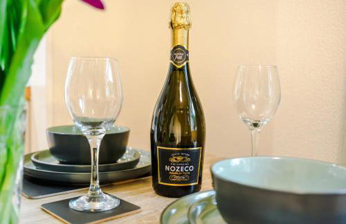 3BR Home Sleeps 6 Perfect for Short and Long Term Stays - Foto 64