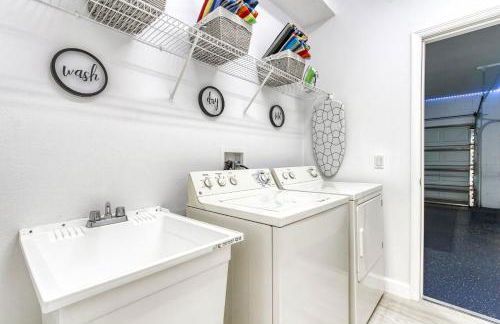 Stunning 5 bedroom pool home in gated community minutes from Disney - Foto 8