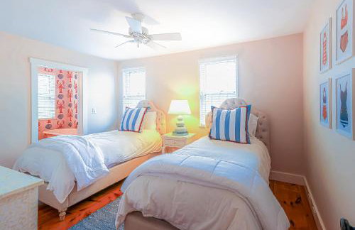Close to Dtwn Nantucket! Group Getaway with Patio - Foto 41