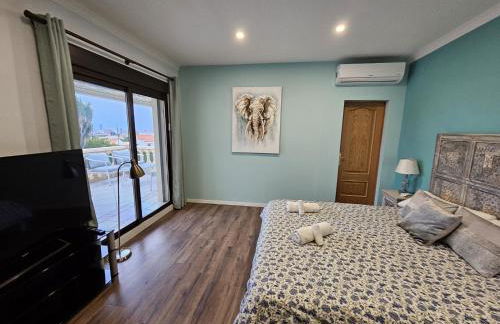 Luxury Villa - pool, hot tub, aircon, TVs, home cinema, office, Gbit Internet, sports equipment - Foto 13