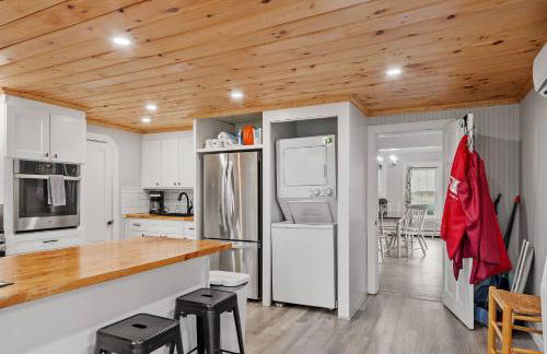 Charming Kennebunk Cape - Walk to Dock Square! - Foto 2