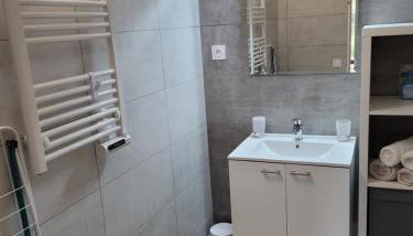 APPARTEMENTS DANS VILLA EN REZ DE JARDIN - Foto 4