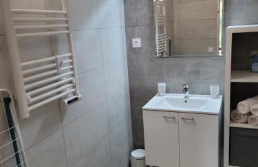 APPARTEMENTS DANS VILLA EN REZ DE JARDIN - Foto 4