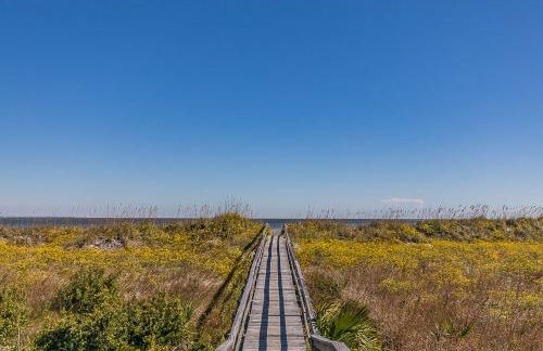 First Floor Condo - Walking distance to beach and pools! - Foto 30