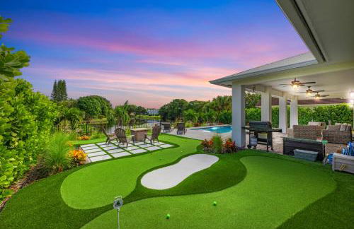 Mini Golf Course*Heated Saltwater Pool*Lakeview! - Foto 1