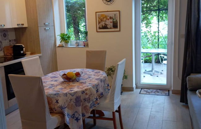 Green Garden Oasis - Photo 11