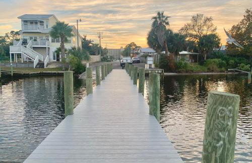 Sea Salt Vacation Home, Private Pool - Walk to Beach - Foto 57