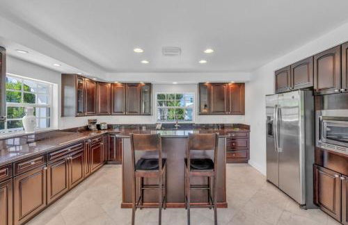 Oceanside Manor- Expansive Waterfront Pool Home, 30' Dock - Foto 9