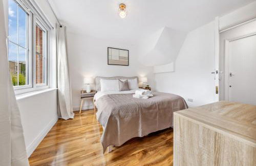 4 Bedroom House by Homestyles Hosts - Short Lets and Serviced Accommodation Islington - Private En-Suite - Foto 62