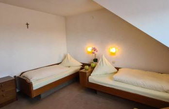 Doppelzimmer Bergblick mit 2 Einzelbetten - Pension Hauber - Foto 6