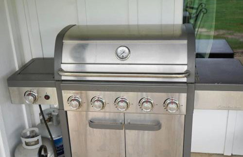 The Haven on Loveless Street with Game Room - Foto 8