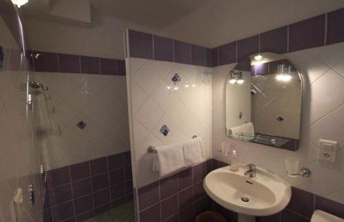 The Willow Tree - Photo 11