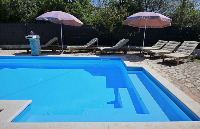 Spacious Prgomet Retreat With Private Pool, Fitness Centre, and Garden - Foto 12