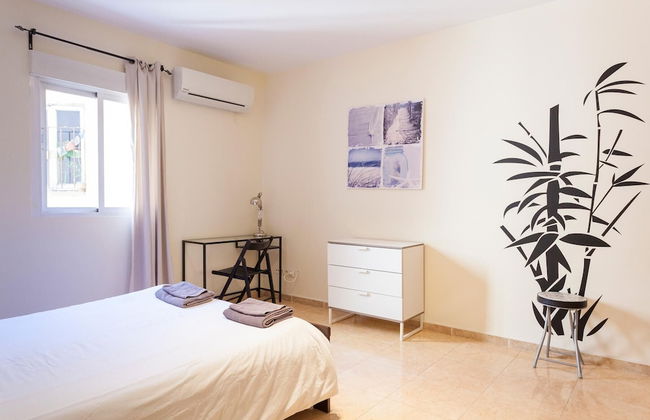 Cozy Urban Apt. Historic District - Sol - Photo 6