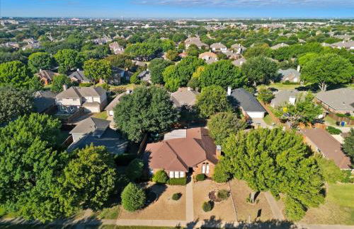 3-BD 2-BA Frisco Getaway - Backyard Patio BBQ - Foto 41
