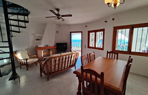 Villa with stunning sea views - Photo 8