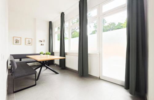 Tolstov Apartments - 3 Room Apartment - Kitchen - Dining Room - Terrace - 25 min to Messe DUS - Foto 9