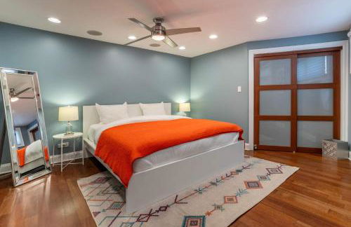 3-Story Townhome Free Parking Private Patio Washer-Dryer - Foto 4