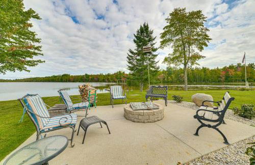 Lakefront Home - Private Dock, Fire Pit and Yard - Foto 1