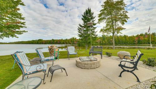Lakefront Home - Private Dock, Fire Pit and Yard - Foto 1