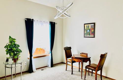 3br home 2br unit close to USAFA with fireplace - Foto 19