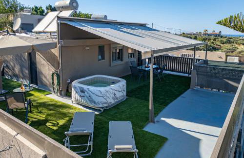 Panorama View Apt with Jacuzzi by 8essentially - Foto 17