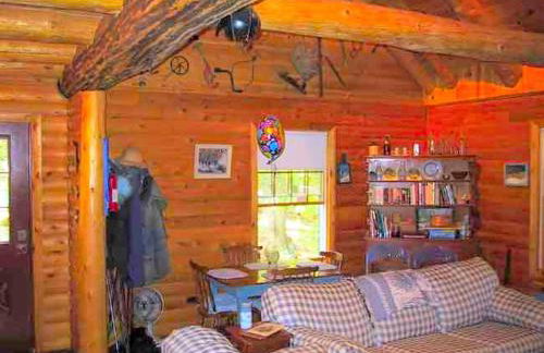 Spacious and Rustic Cabin Rental in the Woods near Catoctin Mountain Park, Maryland - Foto 6