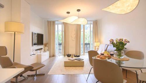 Two Bedroom Luxury Apartment - Balcony with View of Notre Dame - Foto 3