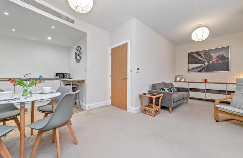 PRIME CITY CENTRE MK STAY, Stylish Spacious Apartment, AIR CONDITIONG, Two bathrooms, FREE GATED ALLOCATED PARKING & Lift access - Foto 7