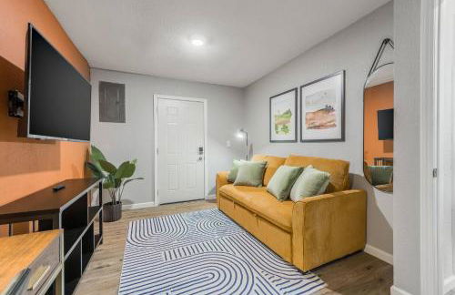 Mid century APT, KING bed + desk - Foto 17