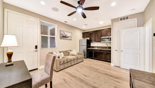 IndioStay 5min to Coachella & Stagecoach Fest -Private Pool, Water Slide, Waterfall, Jacuzzi, Fire Pit - Foto 5, pet friendly, minibar