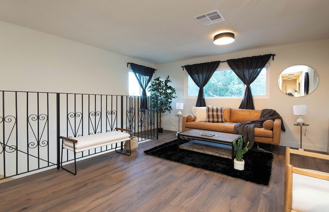 Superb Apartment near Dodger - Photo 26