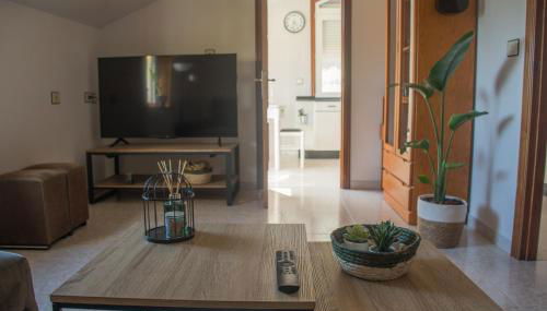 Casa con jardín y gran terraza con vistas al mar - Foto 3