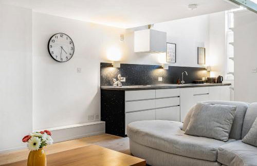 Schoolbell Mews full 3 bedroom 2 bathroom architect designed mews house Fabulous Bow, Victoria Park Location - Foto 9