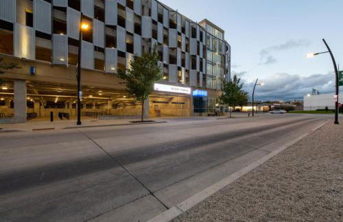 Modern Studio Apt with Rooftop, Gym, and Parking - Foto 34