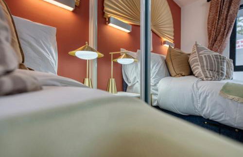 Ocean Village 1-Bedroom Luxurious, Stylish & Cosy Apartment, Central Location in Southampton, Sleeps 4 - by Blue Puffin Stays - Photo 21