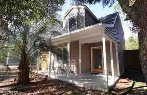 3 Bedroom Cozy Cottage with fenced in backyard and hot tub 4 miles to the beach - Foto 6