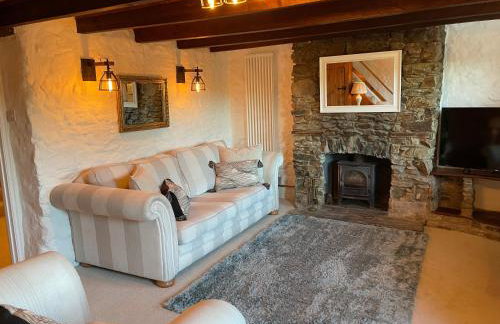 Buttercup Cottage, located in the gateway to Eden! - Photo 2