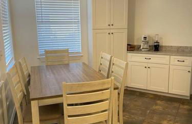 Updated,spacious, maritime 3BR downtown cottage - Photo 10