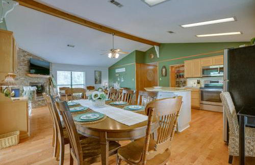 Waterfront Huntsville Home with Private Dock and Spa - Foto 9