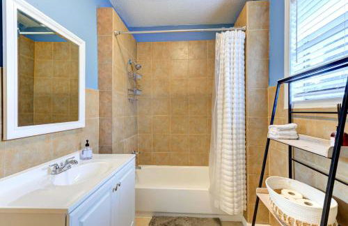 Spacious 3BR Midtown Home - Sleeps 7 - Walkable to Dining & Attractions - Easy Access to Downtown - Foto 18