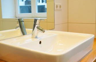 Wohnensemble mit 3 separaten Bereichen- 2 Küchen- 3 Badezimmer- 10 Personen- Garten- Parkplatz - Foto 16