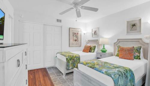 Corner Unit Updated And Near Lobby - Photo 3