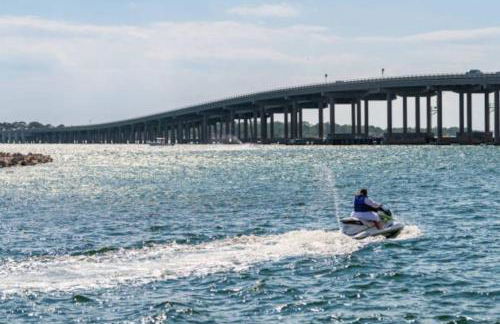 Retro by the Bay Close to Beach Eglin PetFriendly - Foto 10