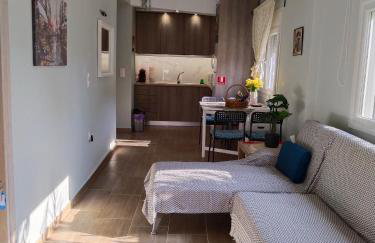 Io's Guest House - Photo 1