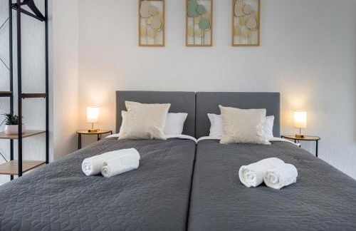 ImmoStay G#1 Ferienhaus - Parken & WiFi, 2 Balkone und 2 Bäder,4K - Foto 70