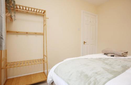 Orchard Place By N And N Stays, Perfect for corporate, contractor teams and families visiting the area, 3 Bed House with Private Parking, Semington Near Bath - Foto 19