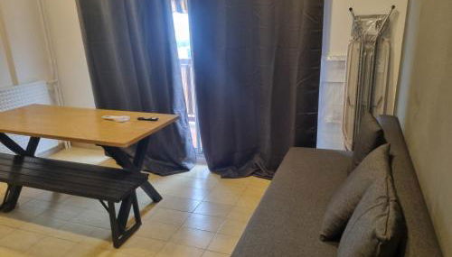 F2 ou F3 ,appartement climatisé neuf, magnifique vue sur mer et aéroport, proche tram et gare sncf 1 min,aéroport 3 minutes, 3 rooms, new AC apartment, magnificent sea and airport views, close to tram and SNCF train station 1 min, airport 3 min - Foto 2