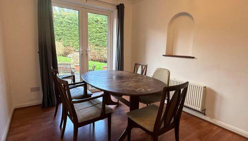 Large 4 Bed with Parking - Foto 5